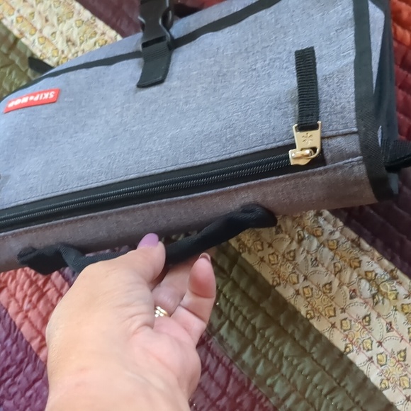 SKIP HOP* portable change pad for babies. Lots of pouches and space for all - Picture 6 of 12